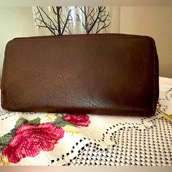 Like new condition. Brown zipper wallet - Picture 2 of 9